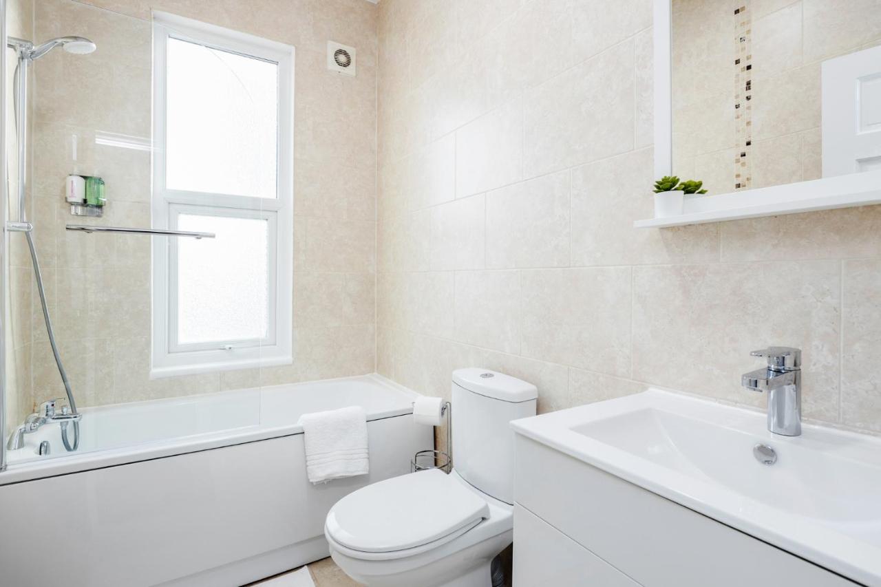 Business & Leisure 2 Bedroom & Parking By Damask Homes Ilford Dış mekan fotoğraf